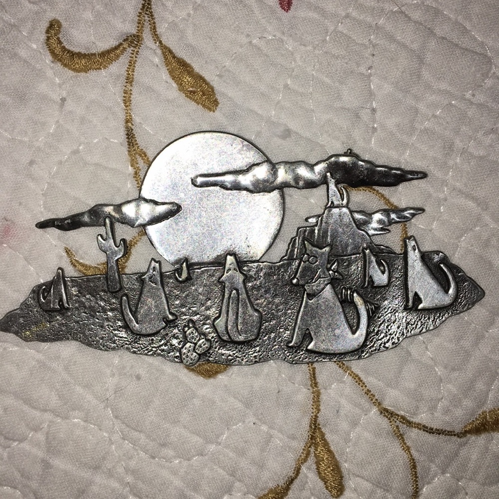 Coyote Pin